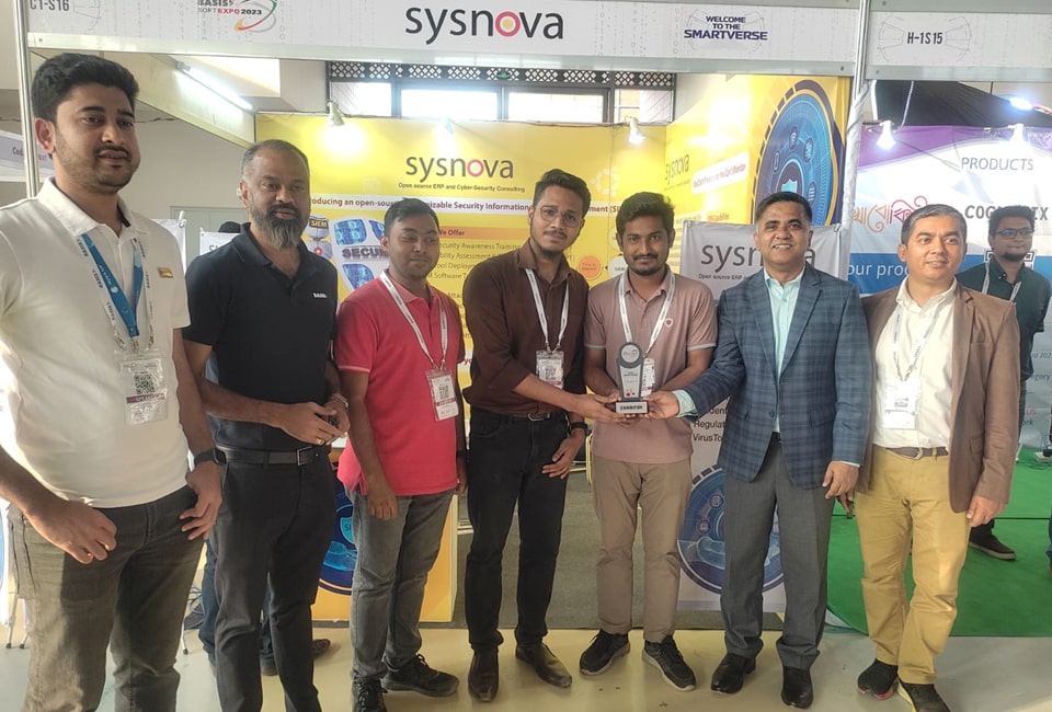 Receiving exhibitor crest of successful completion of BASIS Softexpo 2023